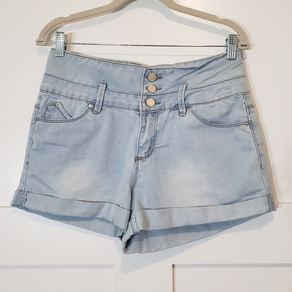 YMI Pants - YMI WannaBettaButt? Hi Rise Stretch Lightwash Shorts Size 9 Juniors